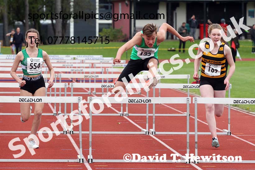 Hurdles, NECAA Open Meeting, Morpeth, Sunday, September 27th. David T. Hewitson/Sports for All Pics